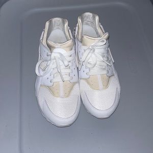 White Nike Huaraches